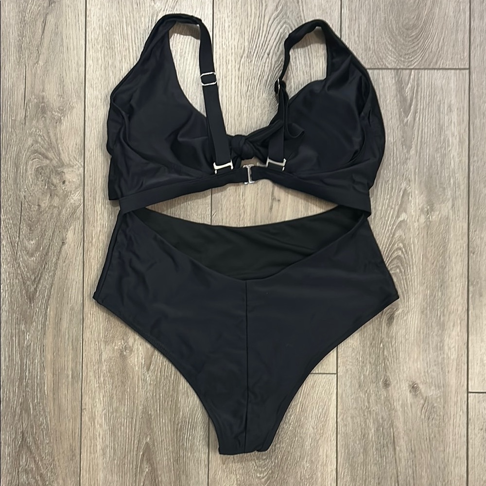 NWOT Chic Black Cutout Knot One Piece Swimsuit - Adjustable Straps - Large - Picture 5 of 7